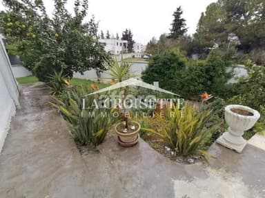 Maisonnette vide ou meublée S+3 avec piscine à Gammarth