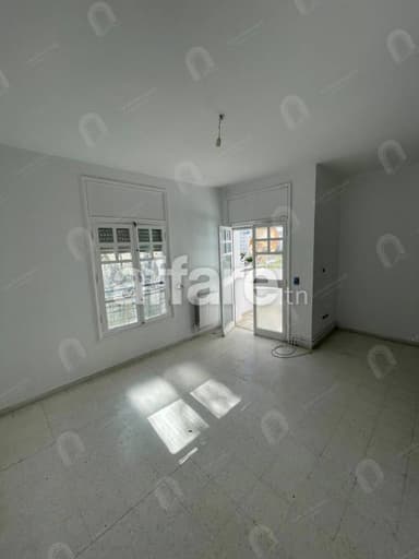 A vendre un appartement S+3 à cité ennasr