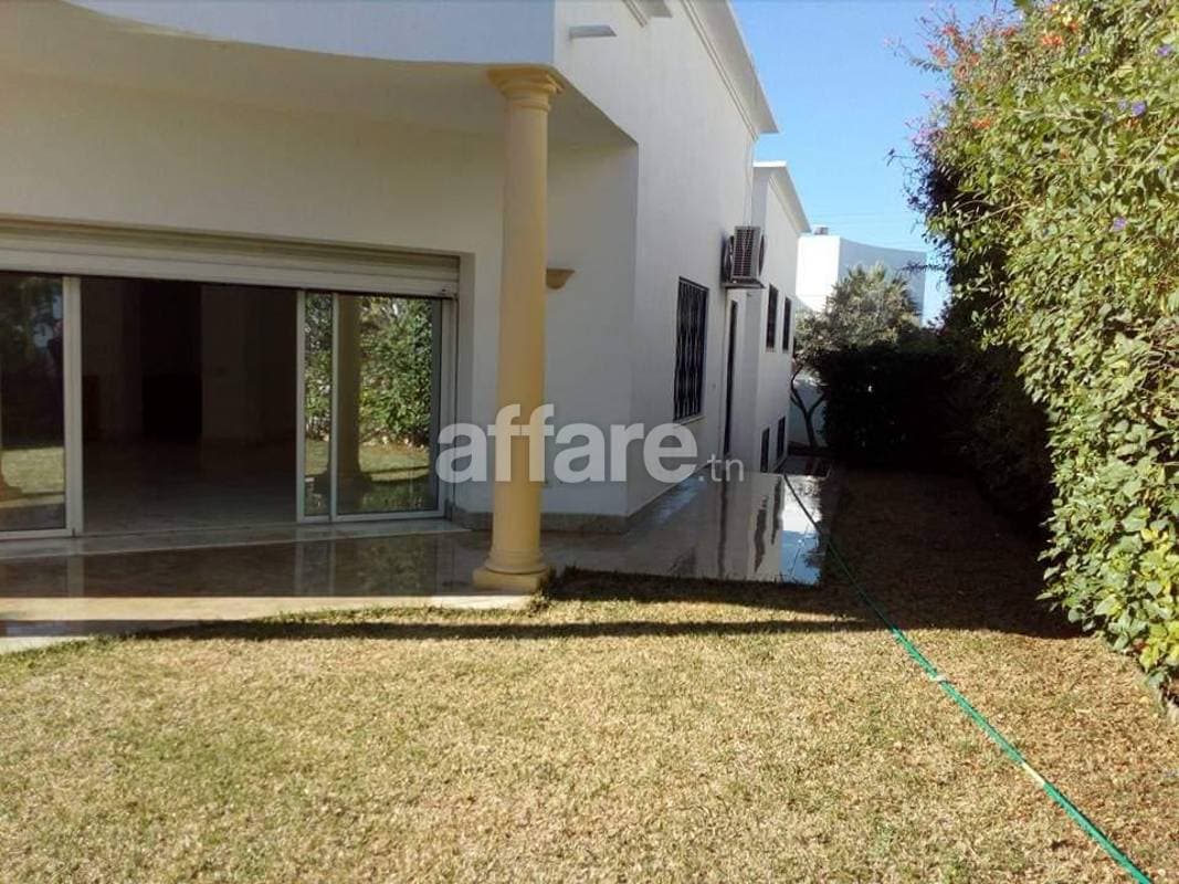 Villa plain-pied S+5 à Ain Zaghouan Nord MVL0836