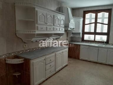 À LOUER ÉTAGE DE VILLA S+4 À ENNASR 1