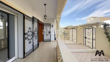 Superbe Villa S5 en Duplex à Beni Khiar Plage