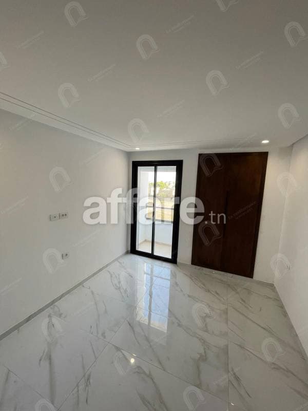 A vendre un appartement S+3 hst jamais habité