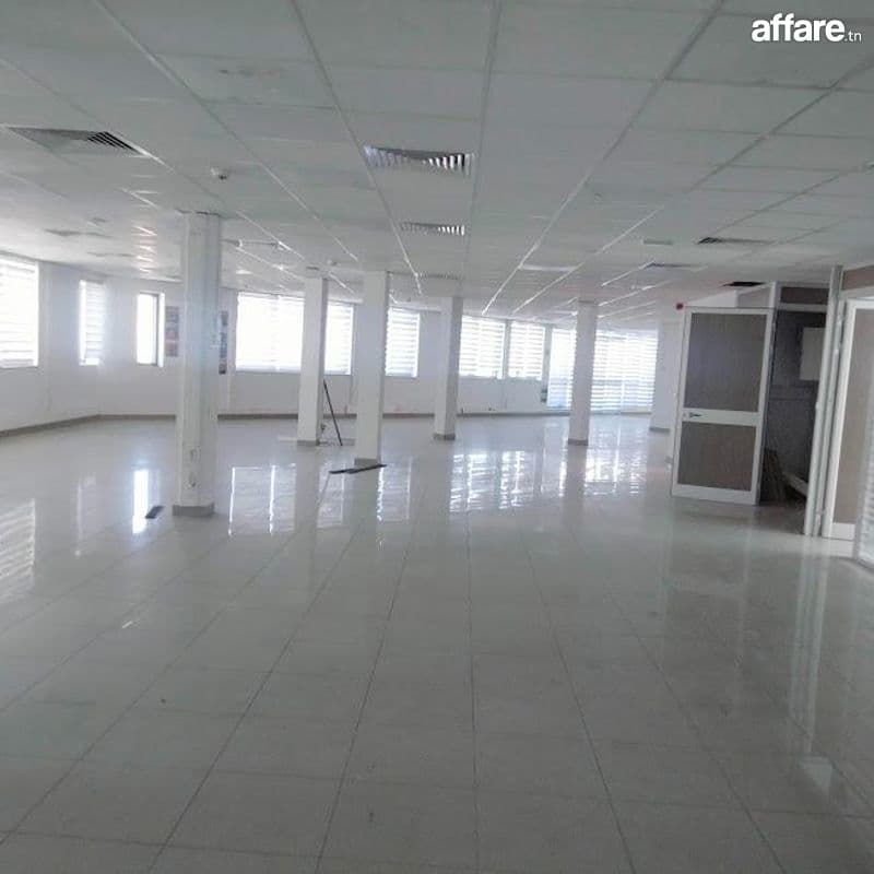 Super bureau 710 m² au lac 1