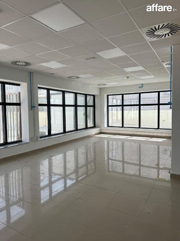 Coquette bureau de 1000 m² au lac 2
