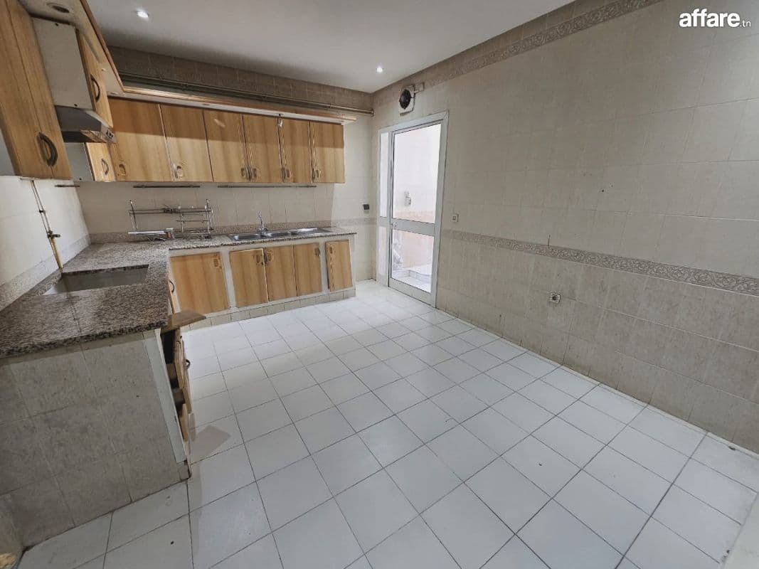 📍MENZAH 7 BIS : APPART S+4 DE 190 M2  À VENDRE 