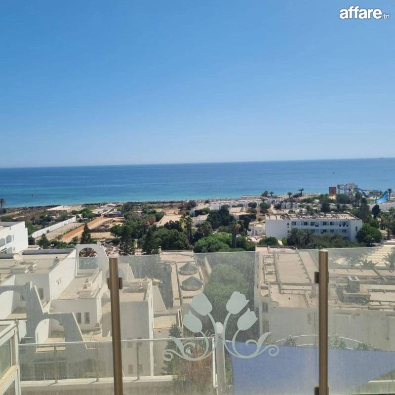 Avendre manifique penthouse à sousse pleins zone touristique