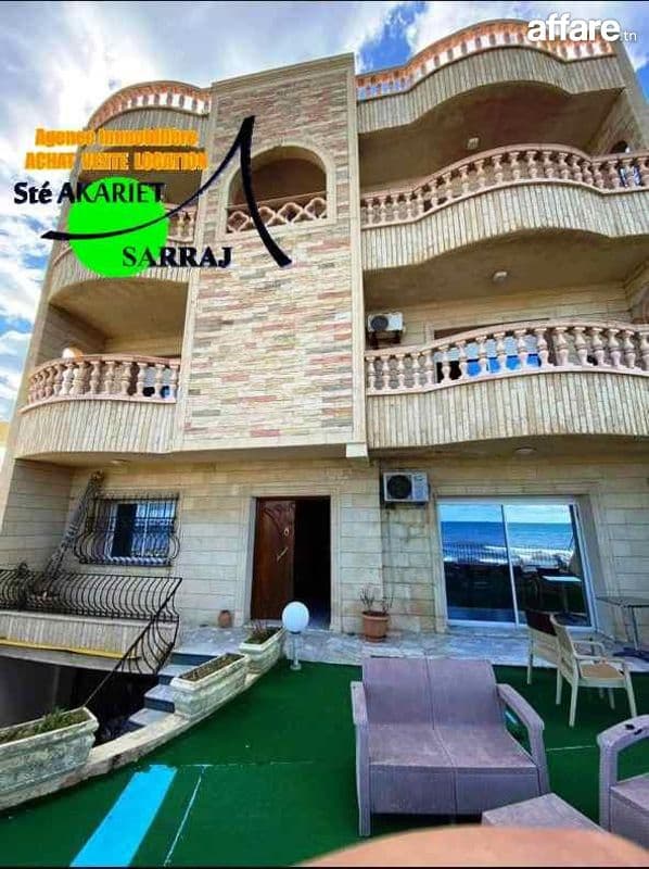 Villa Pieds dans l’Eau à Sidi Abdelhamid – Piscine /Jardin