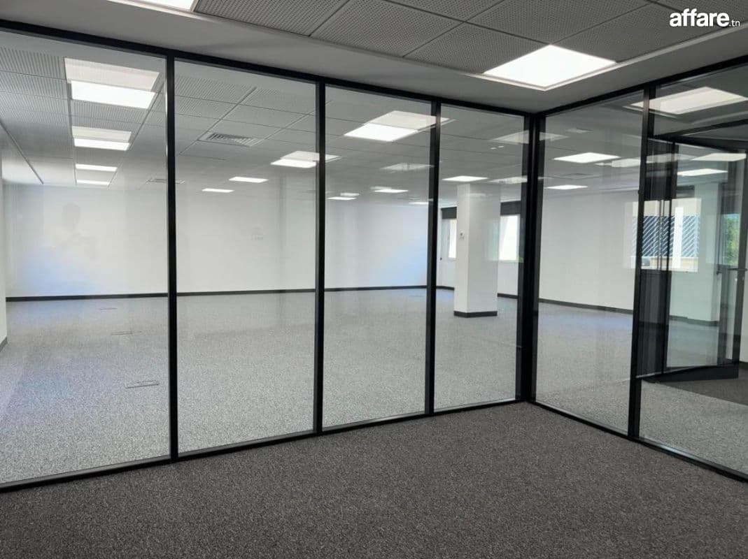 Joli bureau 150 m² retapé à neuf au lac 1