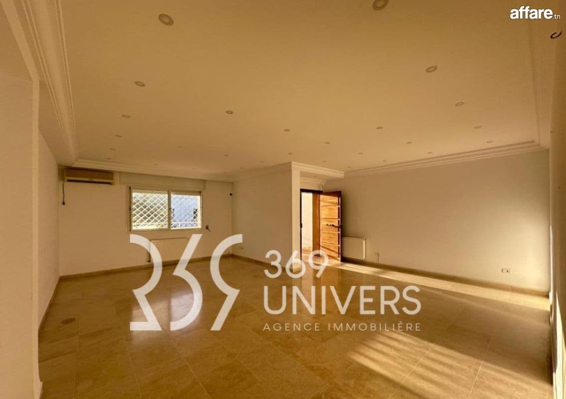 Etage de villa avec balcon à La Marsa