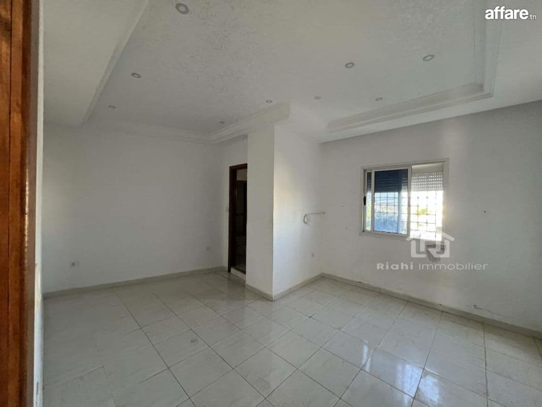 Pour la location  📍 Megrine coteaux  Type : Etage de villa 