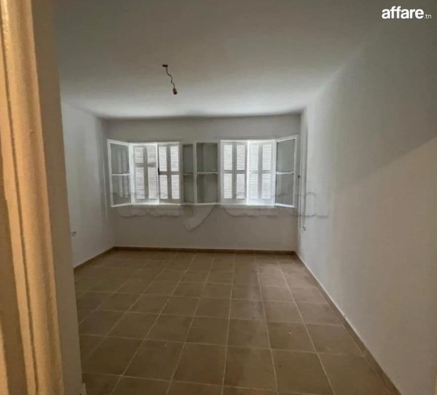 Location S2 vide à Cité El Khadhra 