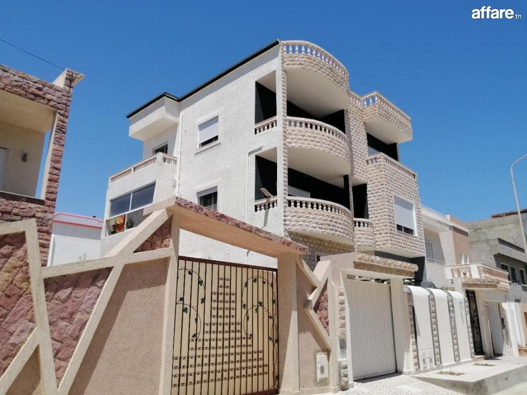 Quadruplex (villa + style américain + sous-sol) à Borj Cédri
