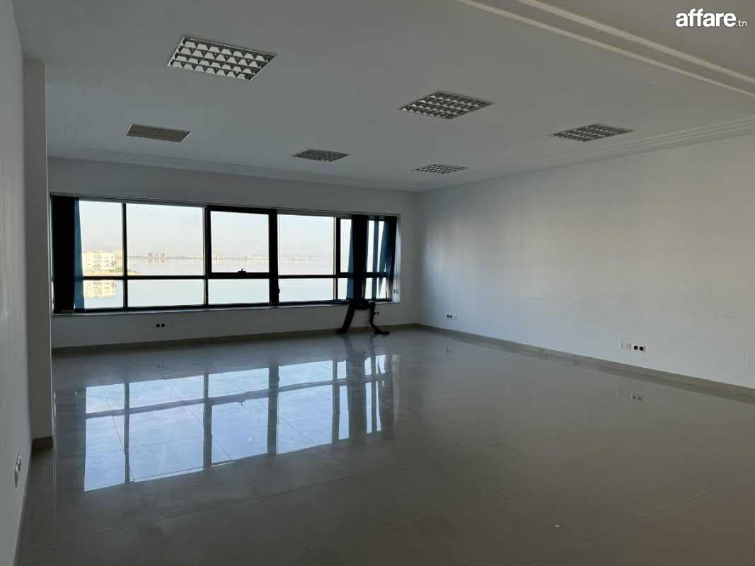 Superbe bureau 650 m² avec vue mer au lac 1