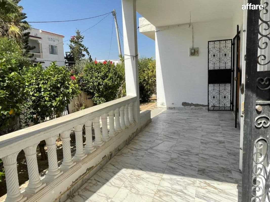 À VENDRE UNE VILLA SITUEE A  HERGLA