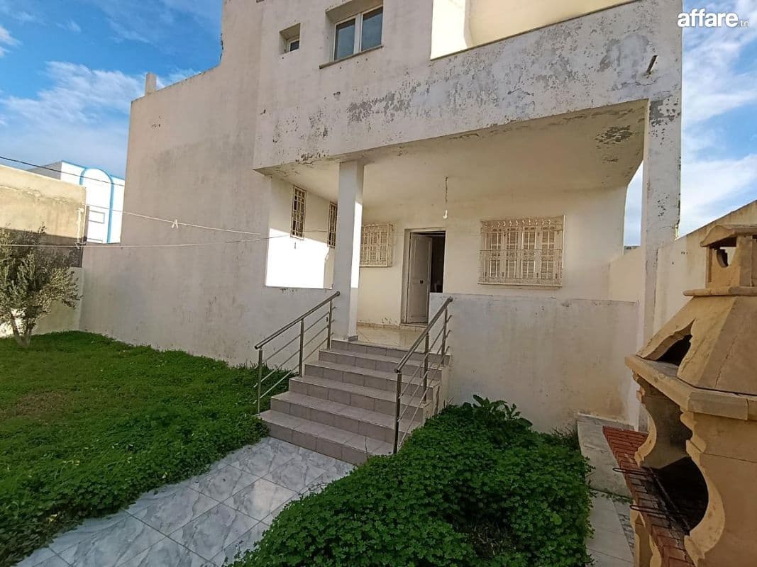 Une maison RDC S+3 à 50 m de la Plage