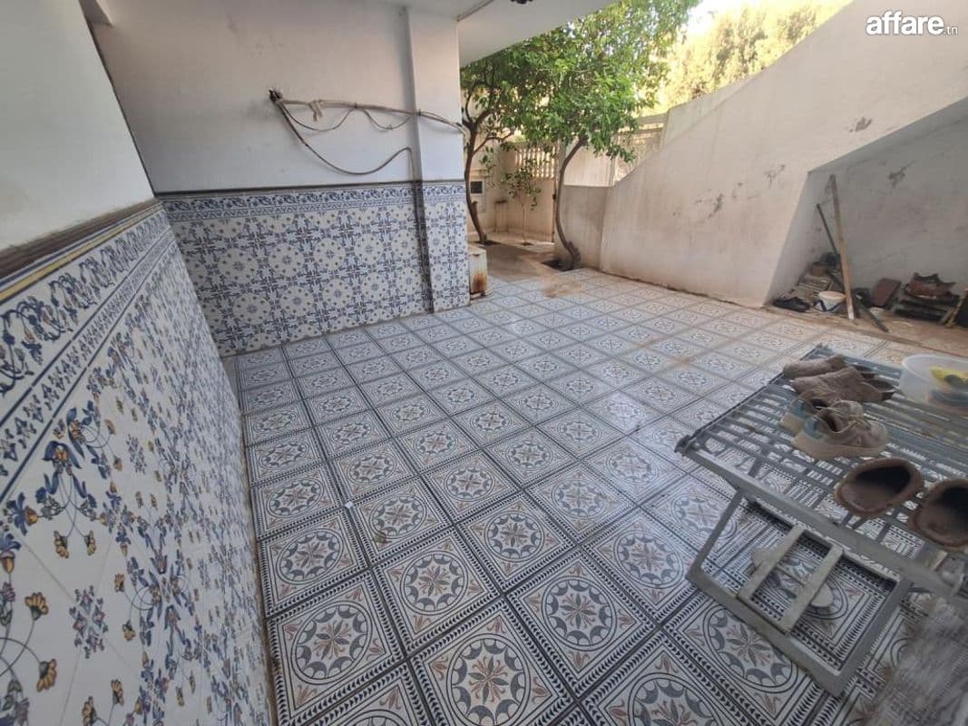 À vendre – Rez-de-chaussée de villa 286 m² à Mourouj 1, Aven