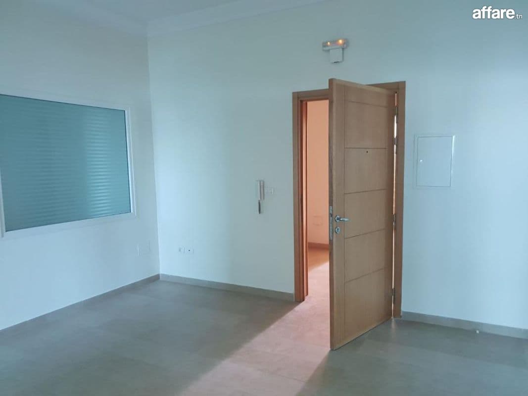 À louer – Bureau haut standing H+4 de 180 m² au 1er étage, s