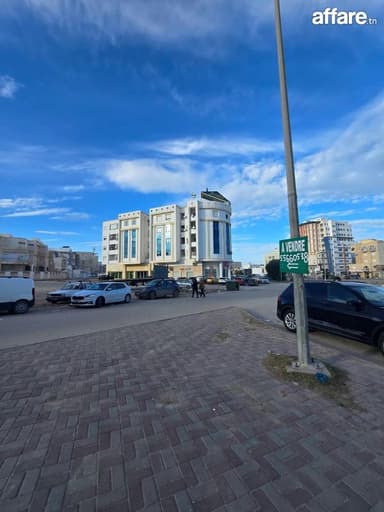 Avendre terrain 1200 m2 commerciale et R+4  à coté tijarie b