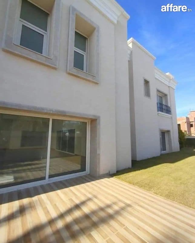 Vente d'une Villa Prestigieuse à la Baie des Anges, Proche 