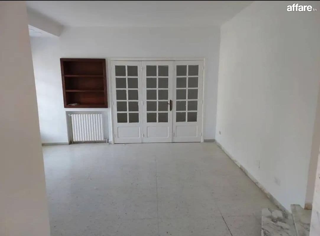 Location S4 vide à Chotrana 1