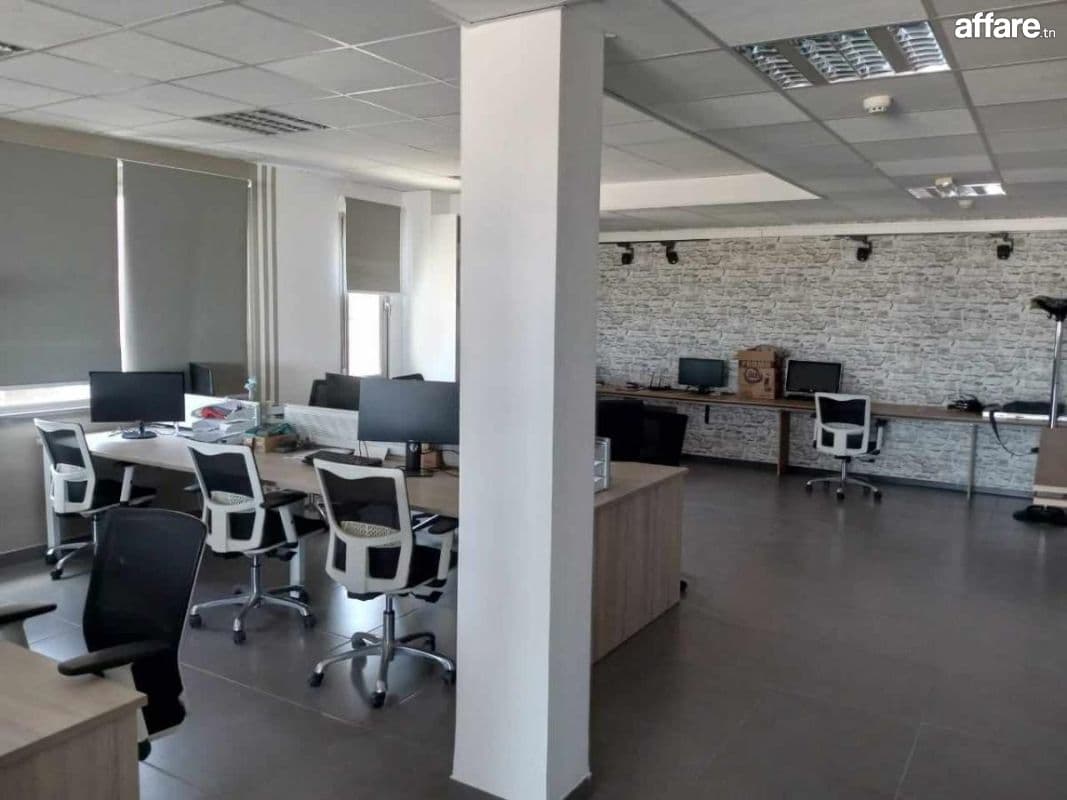 Coquette bureau 286 m² au lac 3 kram