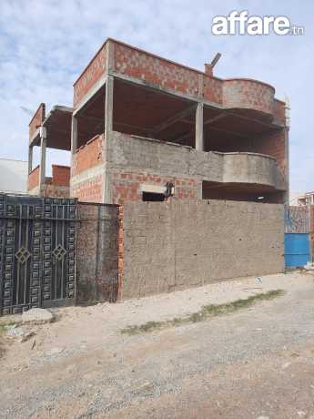 Villa et étage en voie de construction à vendre à Oued Ellil