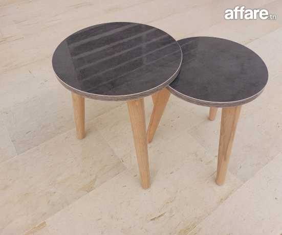 Table ronde avec pieds en bois 