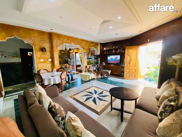 🔥 A vendre villa R+1 de 320 m² avec un Abri et Sous-sol