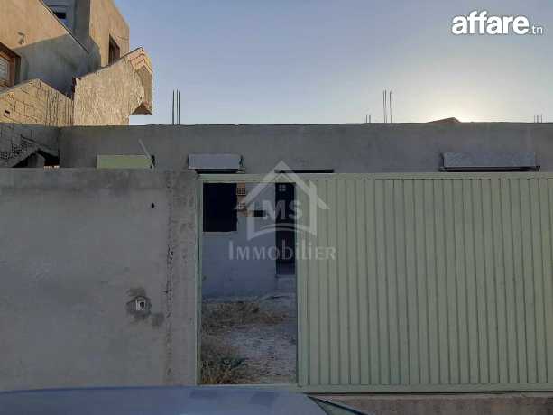 Maison inachevée avec garage à Hammamet Sud à vendre
