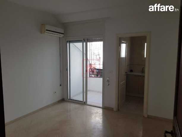 un appartement S+1 vide à Riadh el Andalous