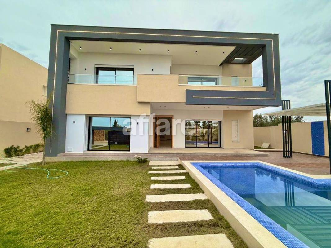 V598 Villa MARTINA
